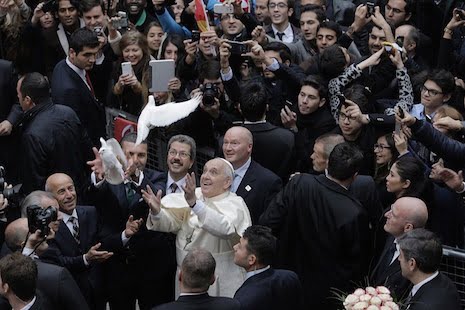 paus frans pada hari perdamaian.jpg