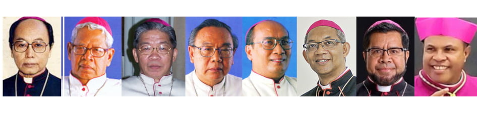 KETUA KOMISI KATEKETIK KWI DARI MASA KE MASA (dari kiri ke kanan) 1. Mgr. FX. Hadisumarta, O.Carm (tahun 1977 – 1980) 2. Mgr. Blasius Pujaraharja, Pr (tahun 1981 – 1988) 3. Mgr. FX. Hadisumarta, O.Carm (tahun 1989 – 1999) 4. Mgr. P.C. Mandagi, MSC (tahun 2000 – 2004) 5. Mgr. Josef Suwatan, MSC (tahun 2005 – 2009) 6. Mgr. John. Liku Ada’, Pr (tahun 2010 – 2015) 7. Mgr. Paskalis Bruno Syukur, OFM (tahun 2016 – 2018) 8. Mgr. Paulinus Yan Olla, MSF (tahun 2019-2021) 9. Mgr. Seno Inno Ngutra (tahun 2022-2024)